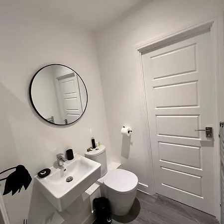 Modern 2 Bedroom Apartment Sittingbourne Exterior photo