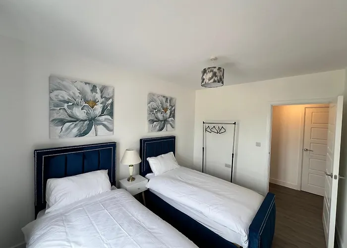 Modern 2 Bedroom Apartment